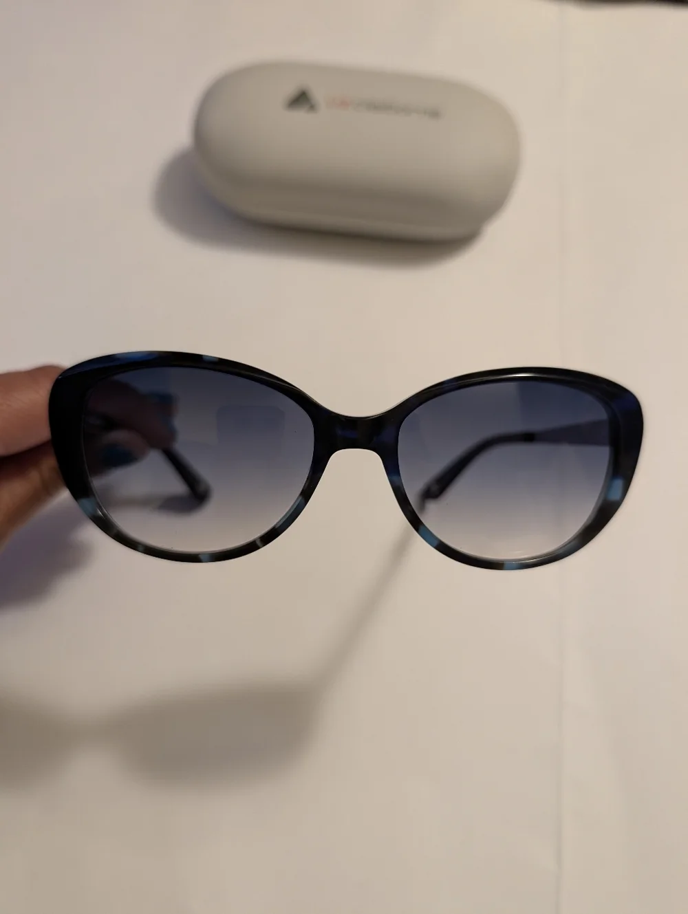 Liz Claiborne L 571/S Sunglasses New Retails $98